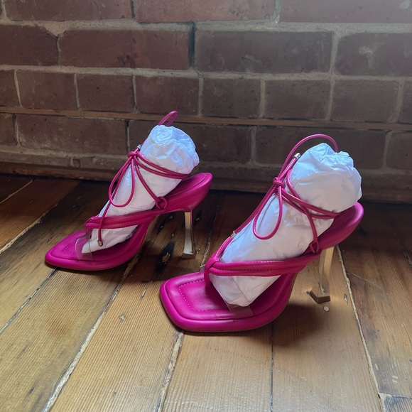 Schutz sandals 🌸 - Picture 2 of 4